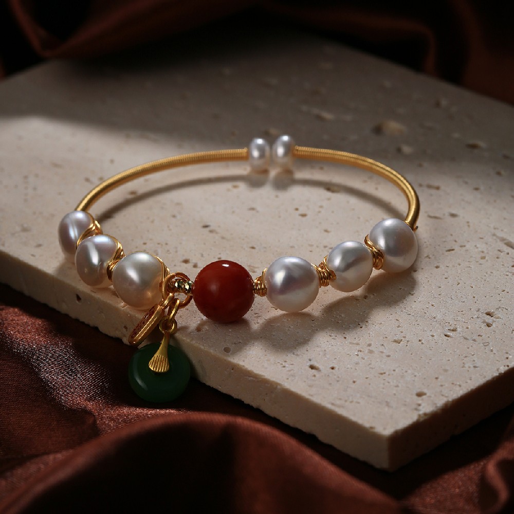 Pearl bracelet