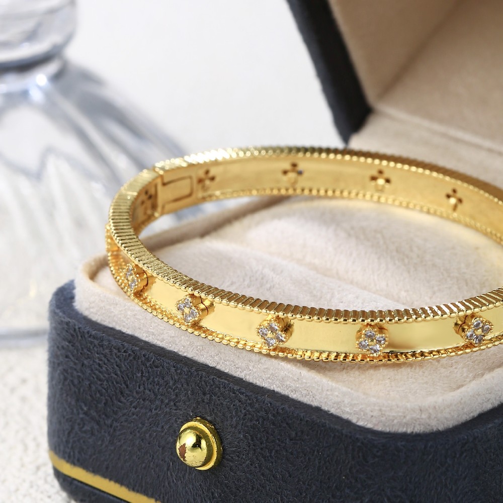 Luxury 4 Leaf Clover Gold Plated Bangle Bracelet for Women