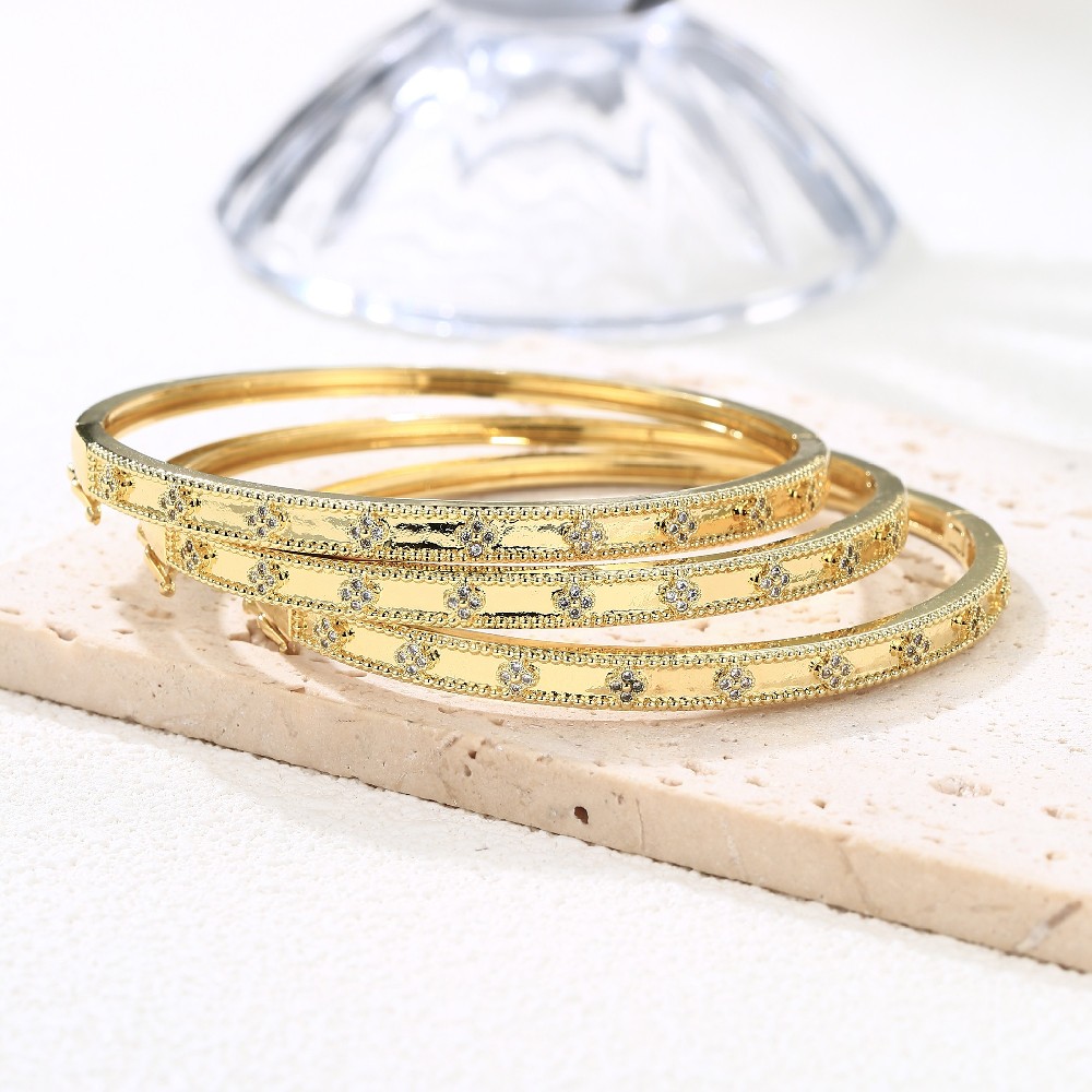 Concise Style Fashion Clover Brass Gold Plated Bangle Set Jewelry for Women