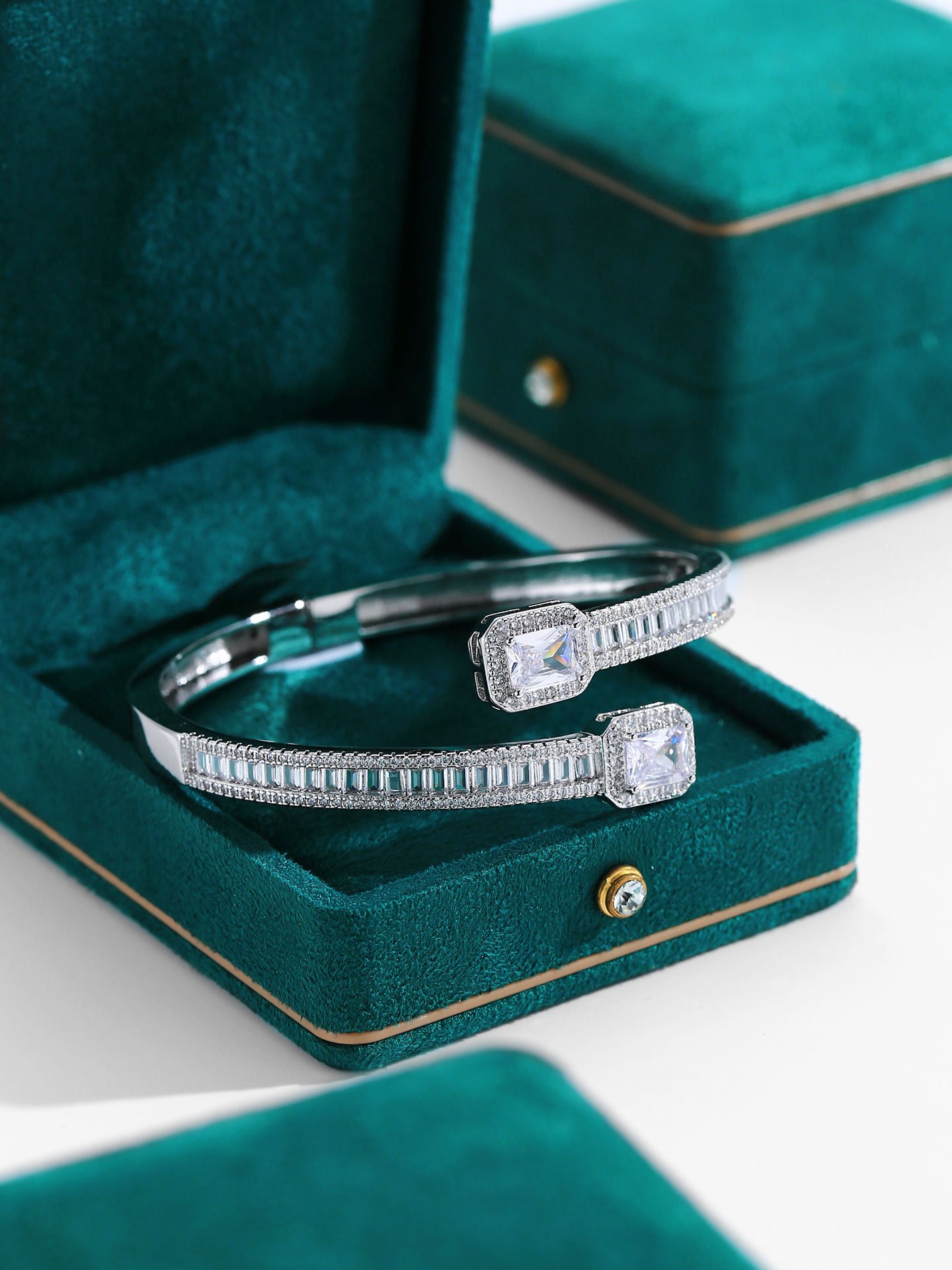 Luxury White Gold Plated Brass Open Cuff Bracelet for Women with Full Pavé Zircon Stones and Adjustable Design - Image 5