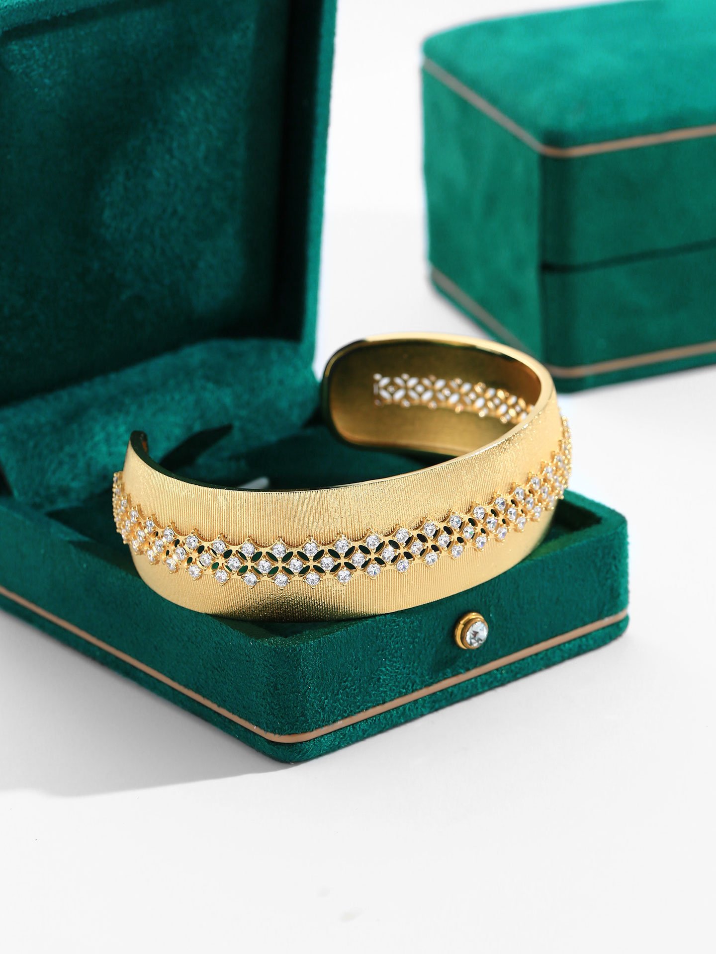 **Luxury 18K Gold Plated Brass Open Cuff Bracelet for Women with Sparkling Zircon Stones and Elegant Party Design** - Image 4