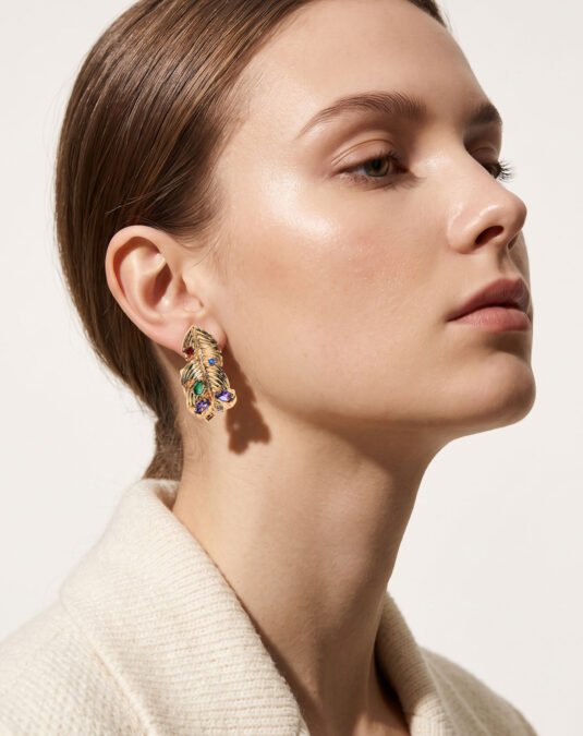 Elegant 18K Gold Plated Brass Feather Hoop Earrings for Women with Sparkling Zircon Stones and Customizable Party Design