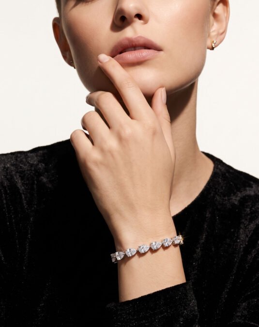 Custom Luxury Gold Plated Brass Pear Shaped Zircon Full Pavé Tennis Bracelet for Women